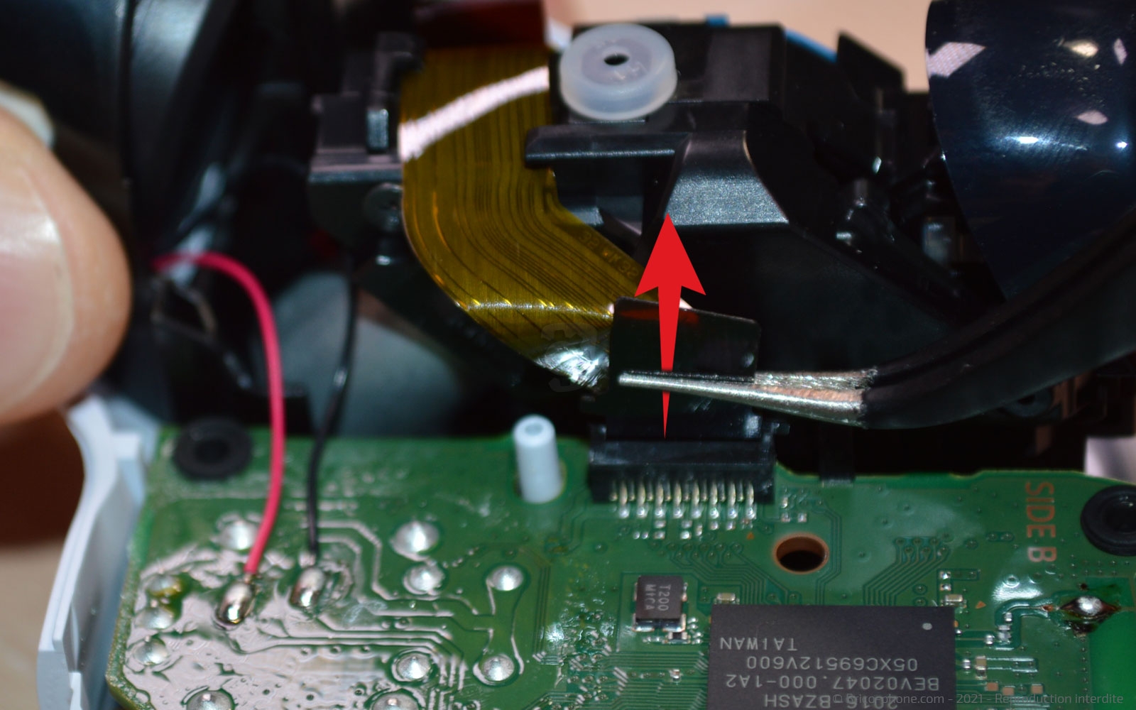 Ce guide vous fait découvrir tous les composants la manette de la PS5