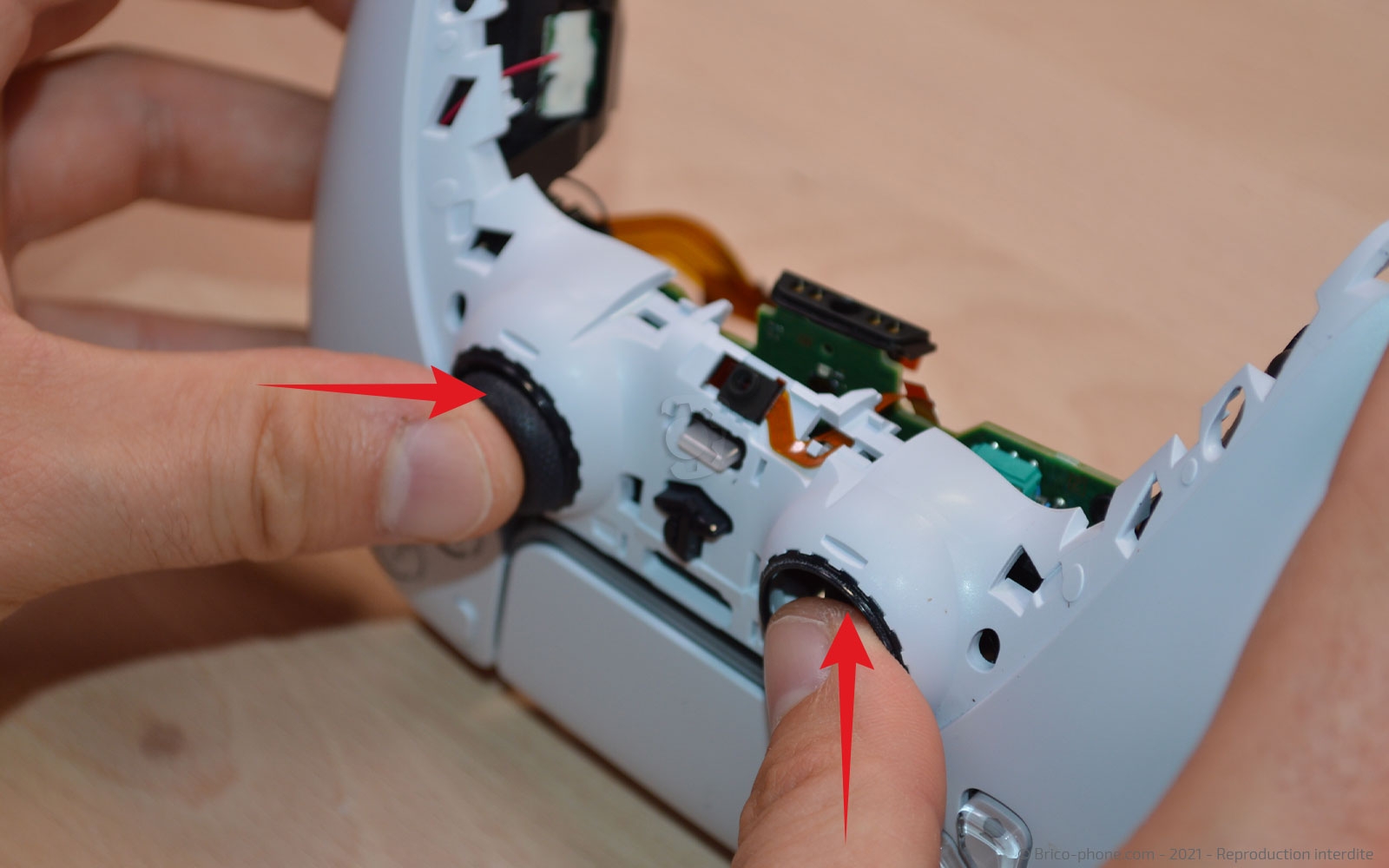 Tuto PS5 : comment désactiver le micro de la manette DualSense ? 