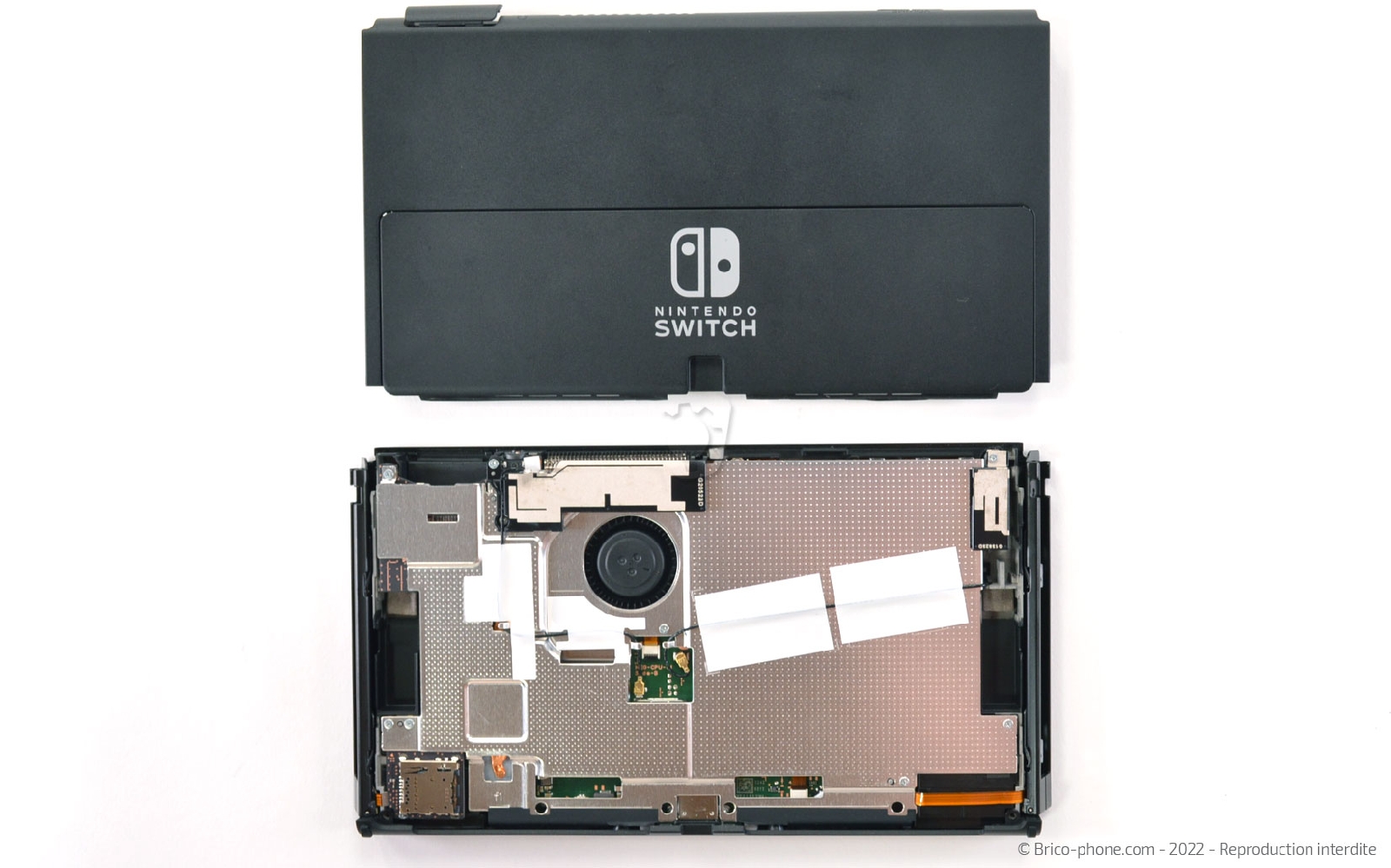 Comment changer la batterie de la Nintendo Switch OLED ? Tuto