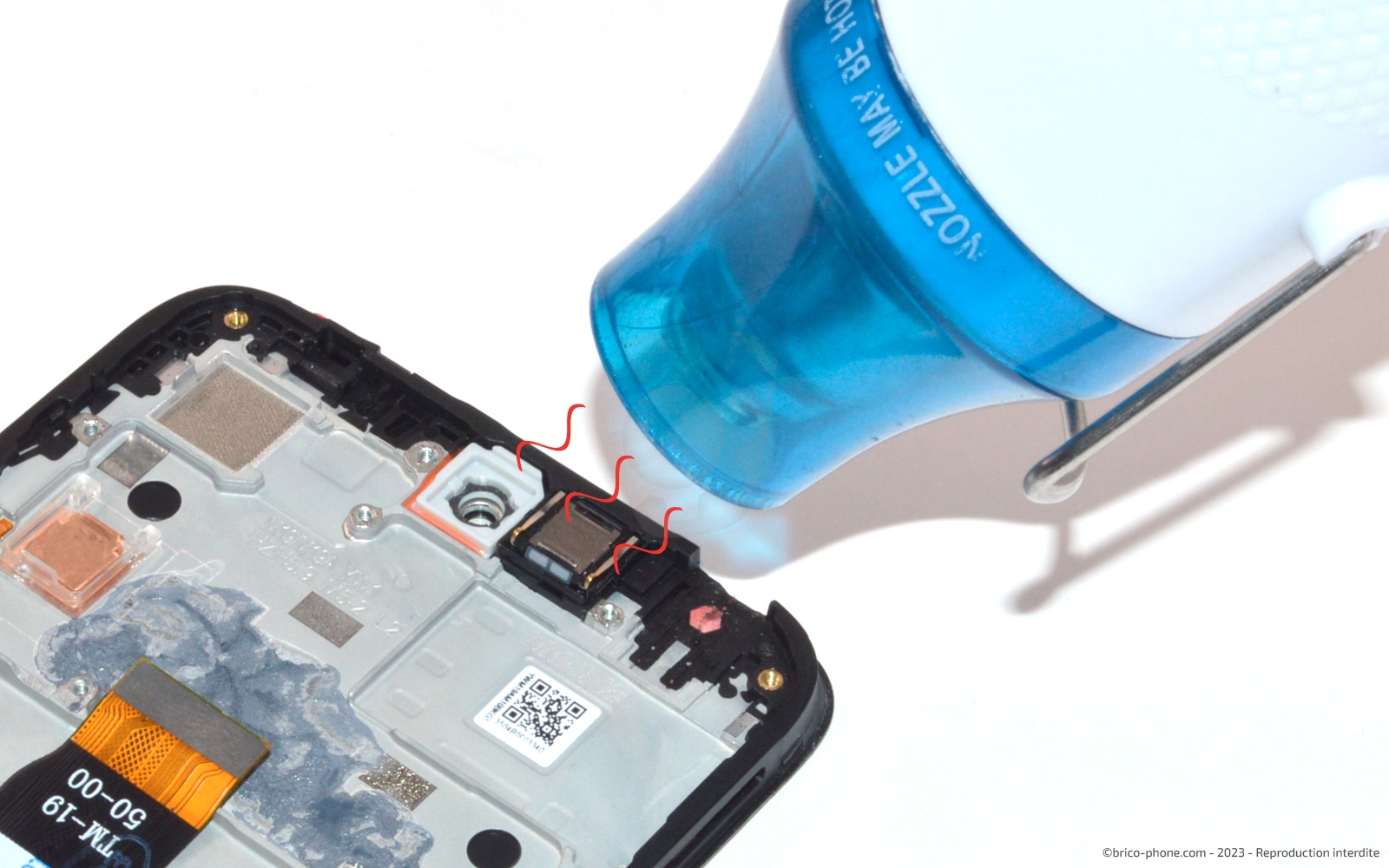 Nintendo Switch OLED : ne retirez surtout pas le film de protection, vous  pourriez briser l'écran !